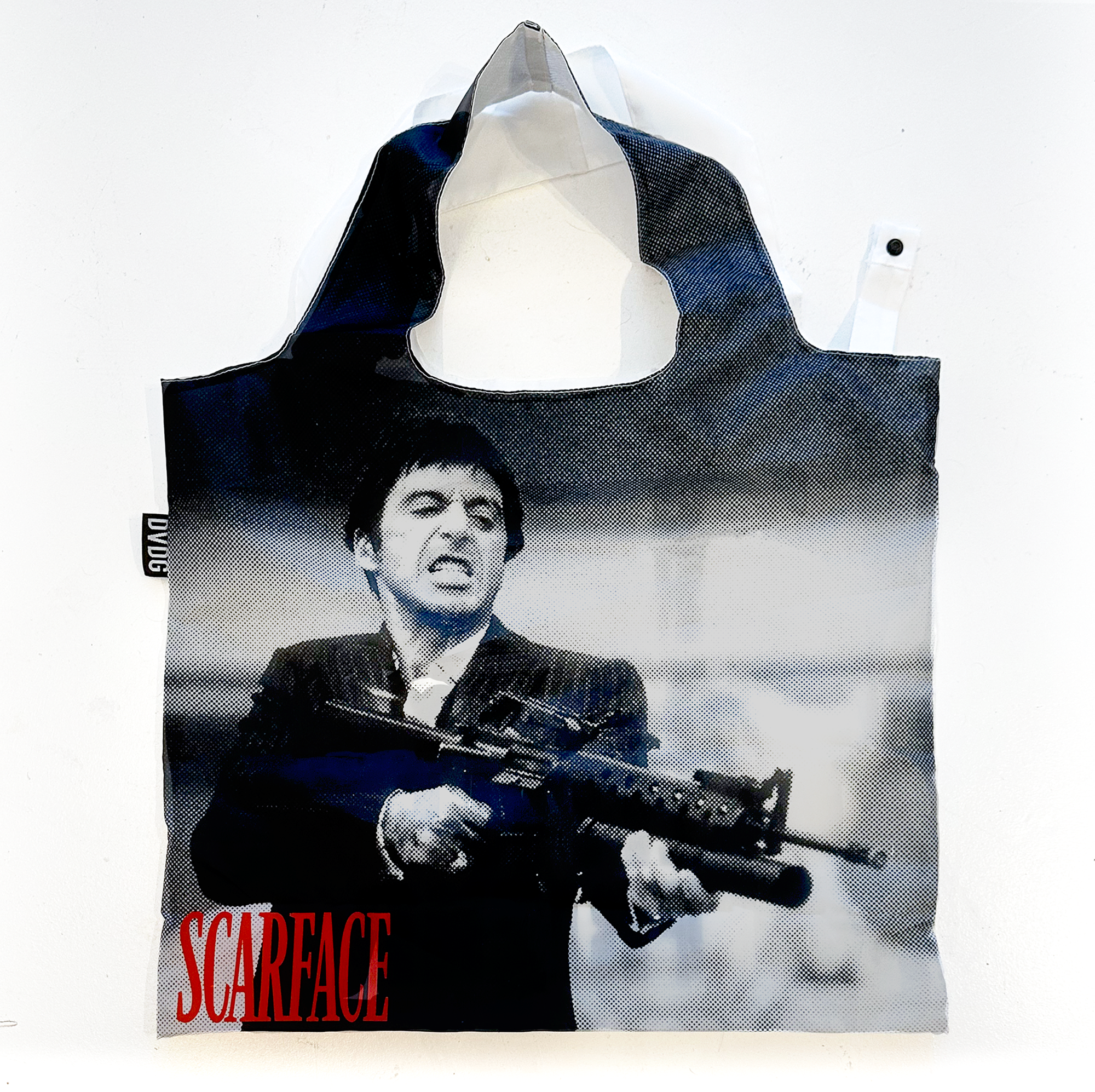 Calling all Scarface, Tony Montana, and Al Pacino fans—shop now to own this exclusive, eco-friendly, reusable shopping bag! This beautiful bag holds up to 20 kilos, making it perfect for groceries, work, school, or outdoor adventures. It also makes a great gift for friends, family, or yourself. With its stylish design, this bag lets you carry the legend with you wherever you go. Don’t miss out—grab yours today!