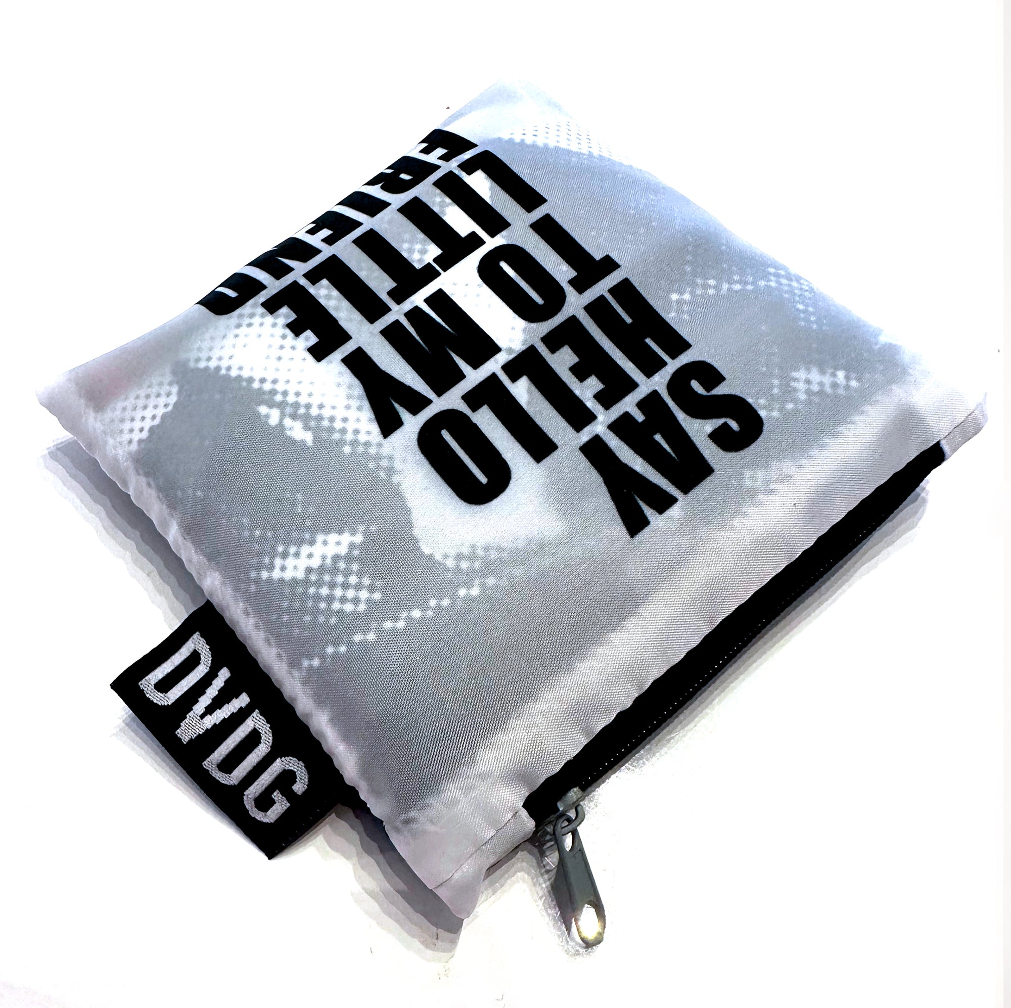 Calling all Scarface, Tony Montana, and Al Pacino fans—shop now to own this exclusive, eco-friendly, reusable shopping bag! This beautiful bag holds up to 20 kilos, making it perfect for groceries, work, school, or outdoor adventures. It also makes a great gift for friends, family, or yourself. With its stylish design, this bag lets you carry the legend with you wherever you go. Don’t miss out—grab yours today!